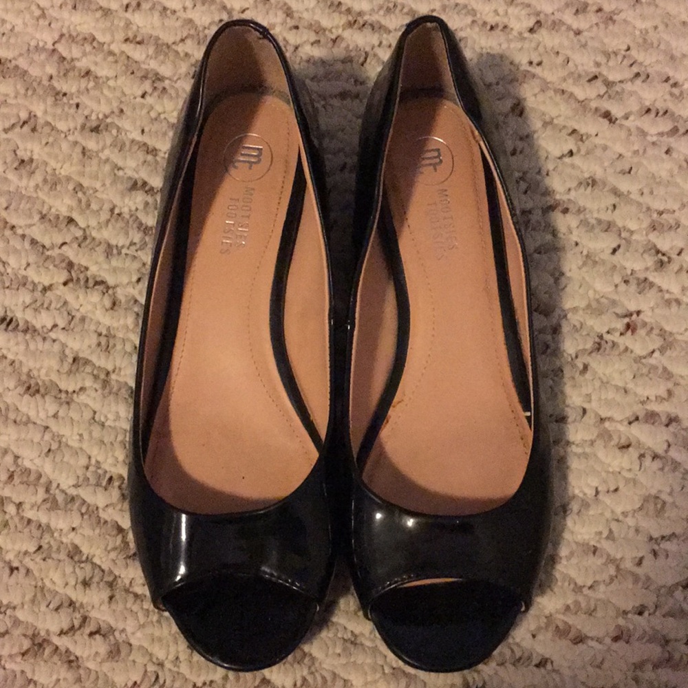Ladies black flat peep toe shoes